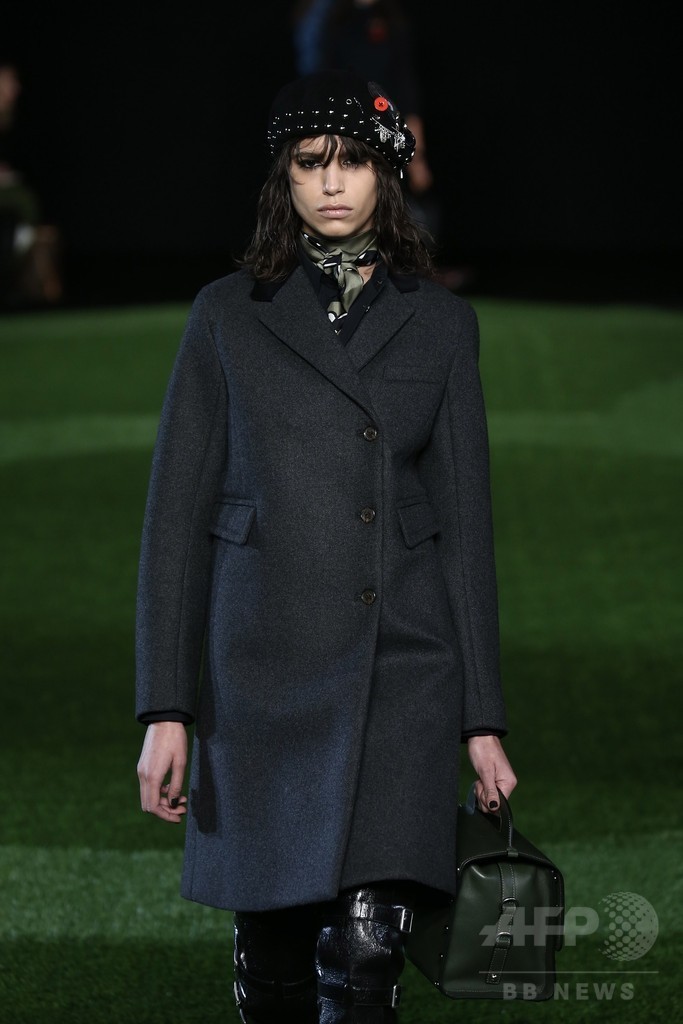 若者へのメッセージを服に、「マーク BY マーク ジェイコブス」15/16年秋冬