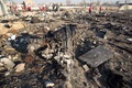 イラン首都テヘランのイマム・ホメイニ空港付近に墜落したウクライナ機の残骸（2020年1月8日撮影）。(c)AFP