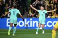 サッカー女子W杯オーストラリア・ニュージーランド大会、グループB、カナダ対オーストラリア。得点を喜ぶオーストラリアのメアリー・ファウラー（左）とケイトリン・フォード（2023年7月31日撮影）。(c)WILLIAM WEST / AFP
