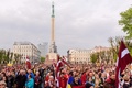 ラトビア・リガで行われた旧ソ連の戦勝記念碑の撤去を求める抗議デモ（2022年5月20日撮影）。(c)Gints Ivuskans / AFP