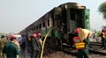 パキスタン・ラヒームヤルカーン近郊で、火災を起こした列車。AFPTVの動画より（2019年10月31日撮影）。(c)AFPTV
