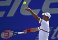 テニス、メキシコ・オープン、男子シングルス1回戦。サーブトスを上げる錦織圭（2018年2月27日撮影）。(c)AFP PHOTO / PEDRO PARDO