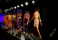 2007年11月7日、インド・バンガロールで開催されたシーバス・ファッション・ツアー（Chivas fashion tour）で発表されたマニシュ アローラ（Manish Arora）の08年春夏コレクション。(c)AFP/Dibyangshu SARKAR