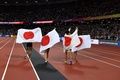 第16回世界陸上ロンドン大会、男子4×100メートル決勝。銅メダル獲得を喜ぶ日本のリレーメンバー（2017年8月12日撮影）。(c)AFP/Andrej ISAKOVIC
