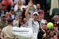 テニス、ウィンブルドン選手権、男子シングルス1回戦。試合を終え、手を振りながらコートを後にするアンディ・マレー（2023年7月4日撮影）。(c)Adrian DENNIS/ AFP
