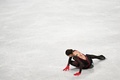 北京冬季五輪、フィギュアスケート女子シングル・フリースケーティング（FS）。転倒したロシア五輪委員会（ROC）のカミラ・ワリエワ（2022年2月17日撮影）。(c)Kirill KUDRYAVTSEV / AFP
