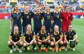 女子サッカーW杯カナダ大会・決勝トーナメント1回戦、ブラジル対オーストラリア。試合前の写真撮影に臨むオーストラリアの選手（2015年6月21日撮影）。(c)AFP/Getty Images/Elsa