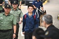 香港の刑務所を出るチャン・トンカイ容疑者（2019年10月23日撮影）。(c)Philip FONG / AFP