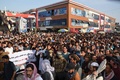 アフガニスタンの東部ホスト州で、パキスタン軍による空爆に抗議するデモ隊（2022年4月16日撮影）。(c)AFP