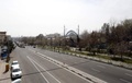 イランの首都テヘランの閑散とした道路の様子（2020年3月13日撮影）。(c)STR / AFP