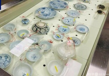 大航海時代　沈没船引き揚げ青花染付　竹林文15世紀　超大型500年前 500年前明代の海外貿易沈没船 貴重文化財10万点超 中国海南省 写真3枚