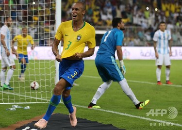 ブラジルがアルゼンチンに劇的勝利、ミランダが後半ATに決勝点 写真9枚