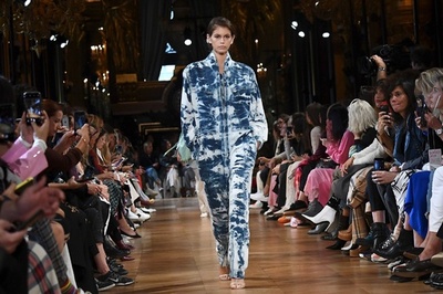 「ステラ マッカートニー」19年春夏コレクション発表