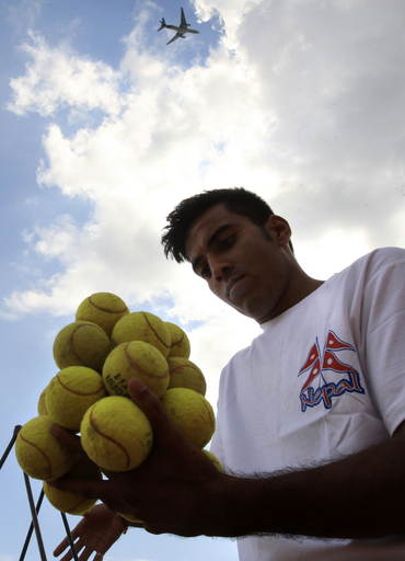 何個持てる？「テニスボール持ち耐久」で新記録