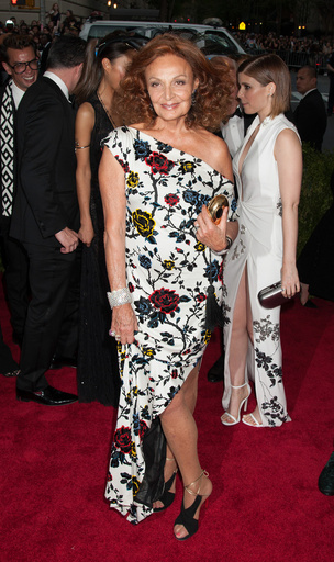 DVF、ケイトリン・ジェンナーにドレスをプレゼント