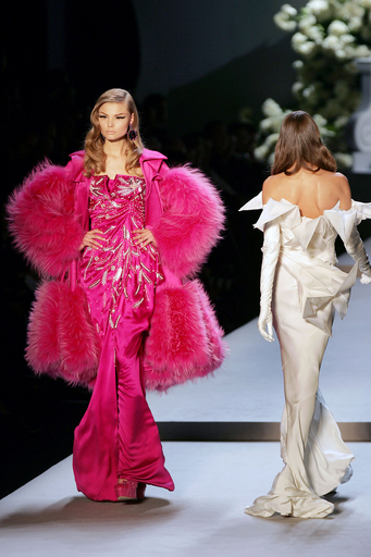 女性服のデザイン、向いているのは男性？女性？？ - フランス