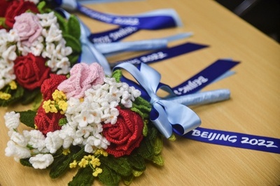 北京五輪のビクトリーブーケは、おばあちゃんの手編み