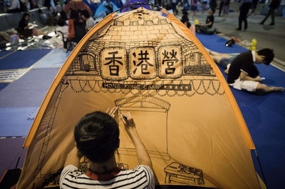 香港デモ、親の束縛逃れ自由満喫する若者ら