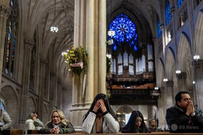 寛容な教皇と不寛容なトランプ政権、比較する声も 米国