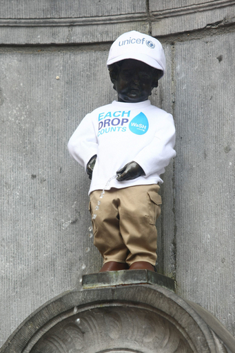 世界水の日、トイレに並ぶ世界記録に挑戦 ベルギー