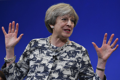 最も行儀悪い行為は小麦畑を走ったこと、メイ首相に英世論割れる