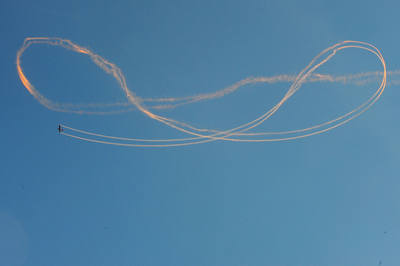 チェコ国際航空祭、欧州各国のチームがアクロバット飛行を披露