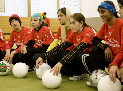 サッカーアフガニスタン女子代表 ドイツでの合宿に招かれる