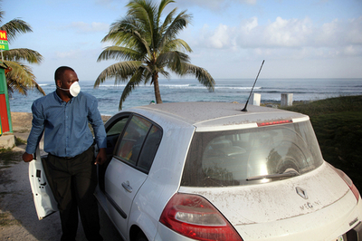スフリエヒルズ火山が火山灰を噴出、英領モンセラト