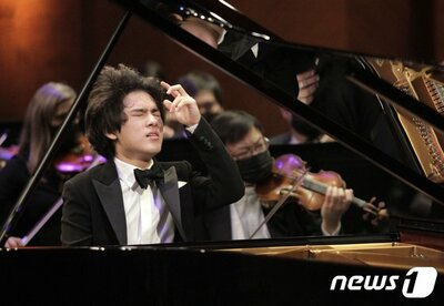 「ヴァン・クライバーン優勝」イム・ユンチャン「音楽にさらに没頭するピアニストになる」 – KOREA WAVE