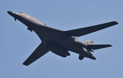 米軍、韓国に戦略爆撃機を派遣 北朝鮮をけん制