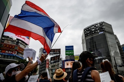 渋谷で在日タイ人ら反政府集会、祖国の学生デモを支持