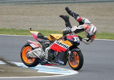 ペドロサ 転倒で無念のリタイアに終わる