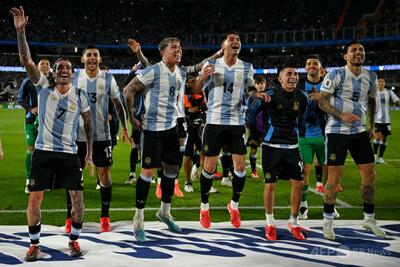 アルゼンチンがブラジルに4発快勝 W杯出場決定祝う