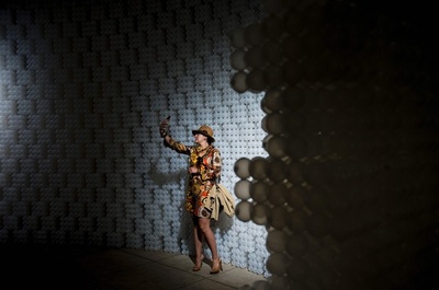 米首都地下の廃駅が大変身、材料再利用のアート作品