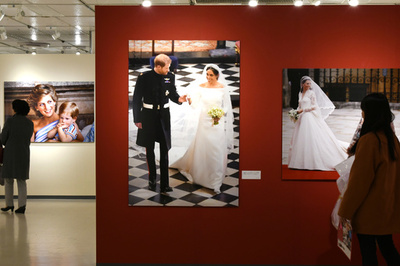 英王室の女性5人のファッションとライフスタイル 横浜で写真展