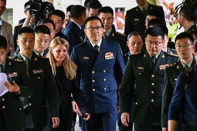 米中国防トップ、シンガポールで直接会談 約1年半ぶり