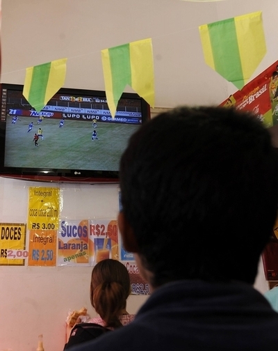 W杯観戦中に義父が2歳児絞殺、米テキサス