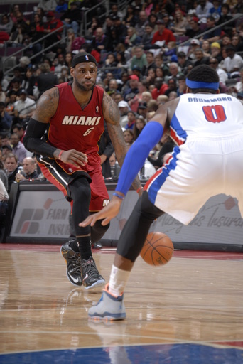 ヒートがピストンズに勝利、ジェームズがトリプルダブル達成