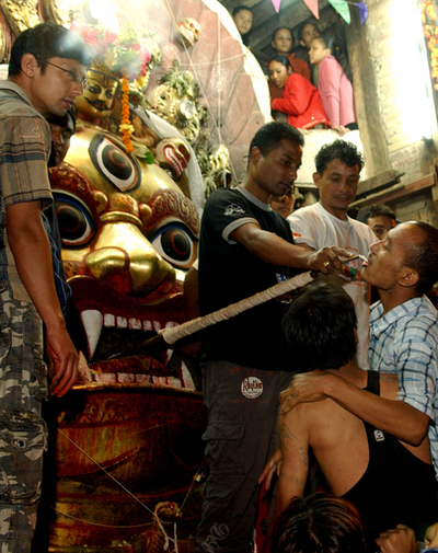 ネパール、「インドラジャトラ」の祭りが最高潮に