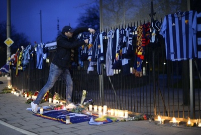 スウェーデンでサッカーファン死亡、試合は中止に