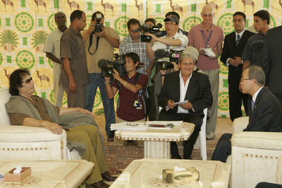 潘国連事務総長とリビアのカダフィ大佐が会談　ダルフール紛争解決に向け協力を表明