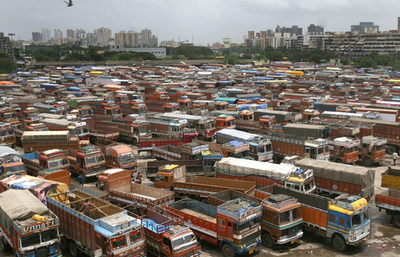 インドでトラック400万台がスト、燃料価格めぐる交渉決裂