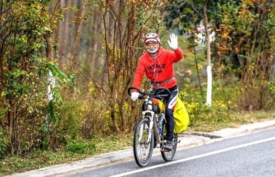 武漢の74歳男性、自転車で600キロ離れた南京へ　命を救ってくれた医師らにお礼