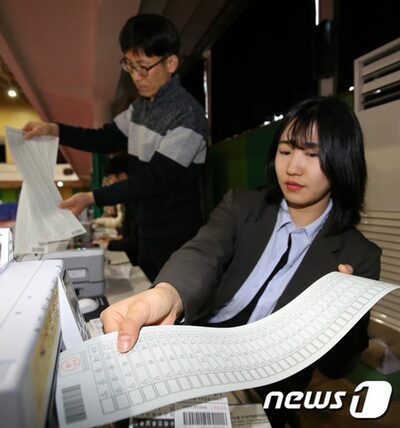 韓国総選挙、比例代表の投票用紙、長さ51.7センチ…過去最長、開票時間も10時間超か