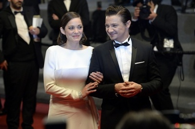 カンヌ国際映画祭、M・コティヤール＆J・レナーが登場