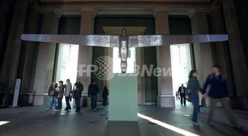 英スーパーモデル、ケイト・モスの黄金像 大英博物館 英スーパーモデル、ケイト・モスの黄金像 大英博物館