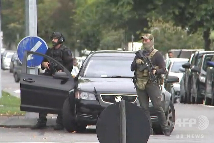 NZのモスクで銃乱射、容疑者4人拘束 死傷者多数か