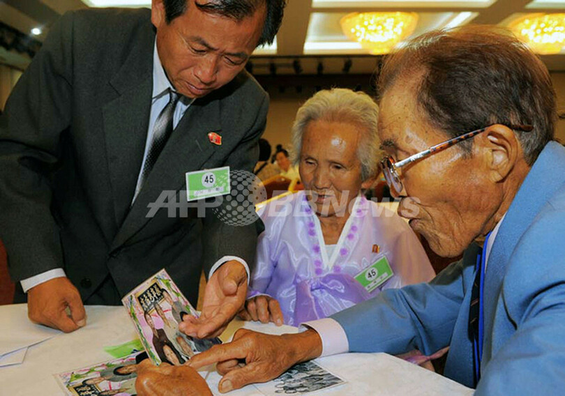 南北離散家族が金剛山で再会、2年ぶり