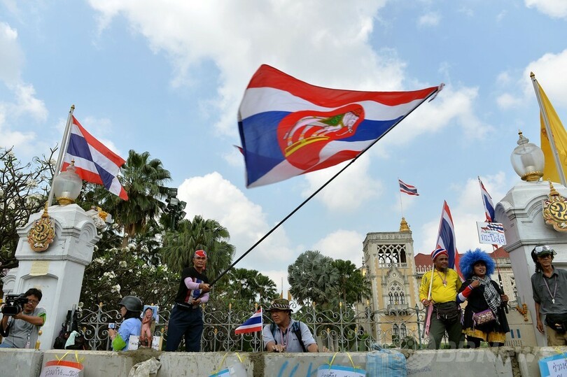 タイ反政府デモ、首相官邸を包囲 排除にも屈せず
