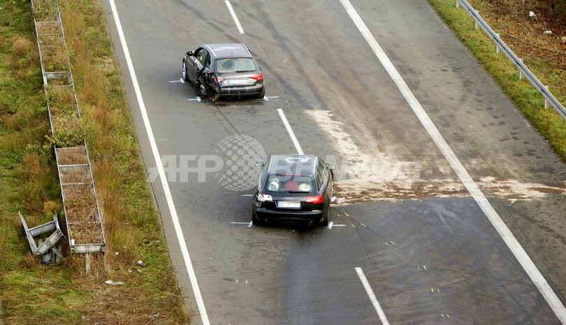 独高速道路で52台の玉突き事故、3人死亡